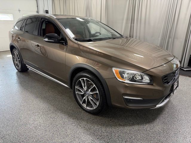 Used 2015 Volvo V60 T5 Cross Country AWD/4WD image 3