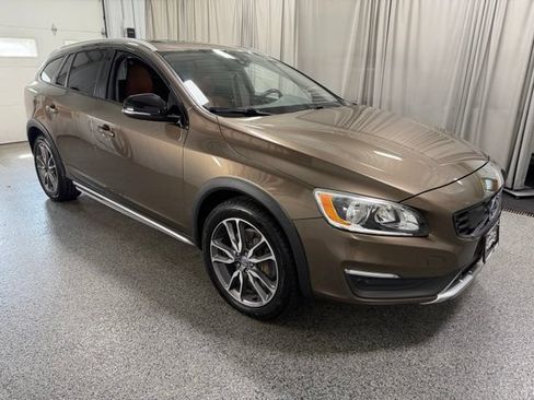 Used 2015 Volvo V60 T5 Cross Country AWD/4WD image 3