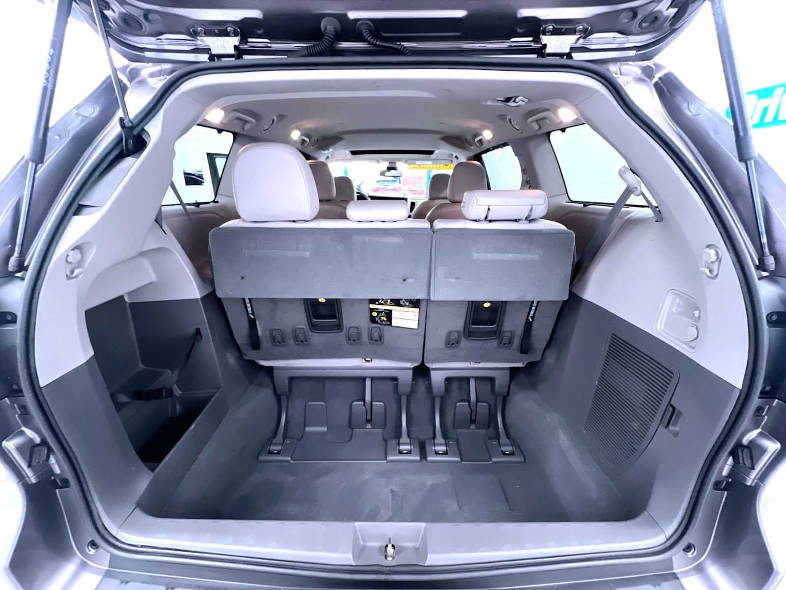 Used 2019 Toyota Sienna XLE w/ XLE Navigation Package FWD image 45