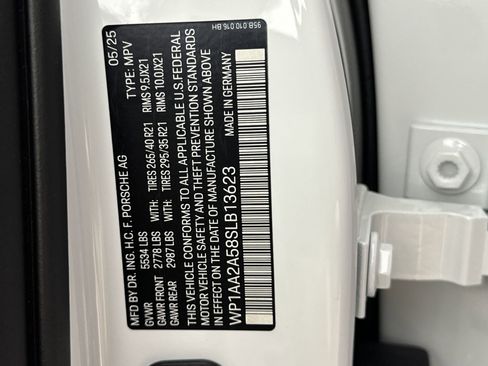 Certified 2025 Porsche Macan image 31