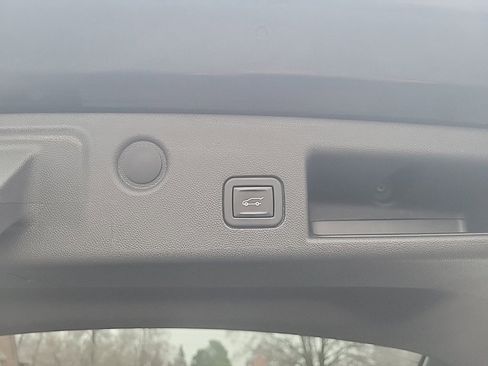 Used 2023 Chevrolet Equinox LT image 31