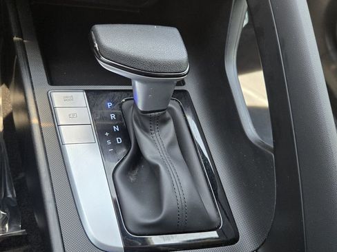 Used 2024 Hyundai Elantra SE FWD image 18