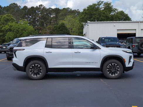 New 2026 Chevrolet Traverse Z71 w/ Enhanced Driving Package AWD/4WD image 8