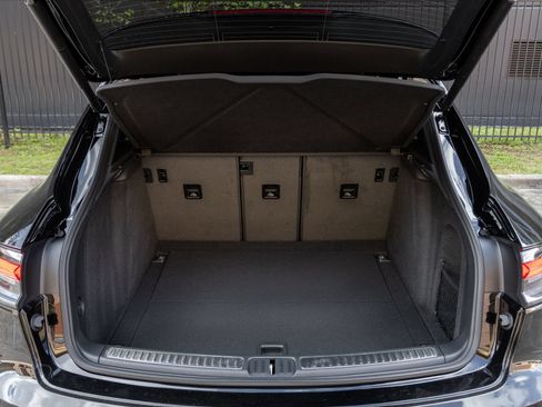 Certified 2026 Porsche Macan AWD/4WD image 28