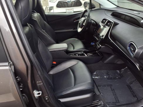 Certified 2018 Toyota Prius Three Touring image 22