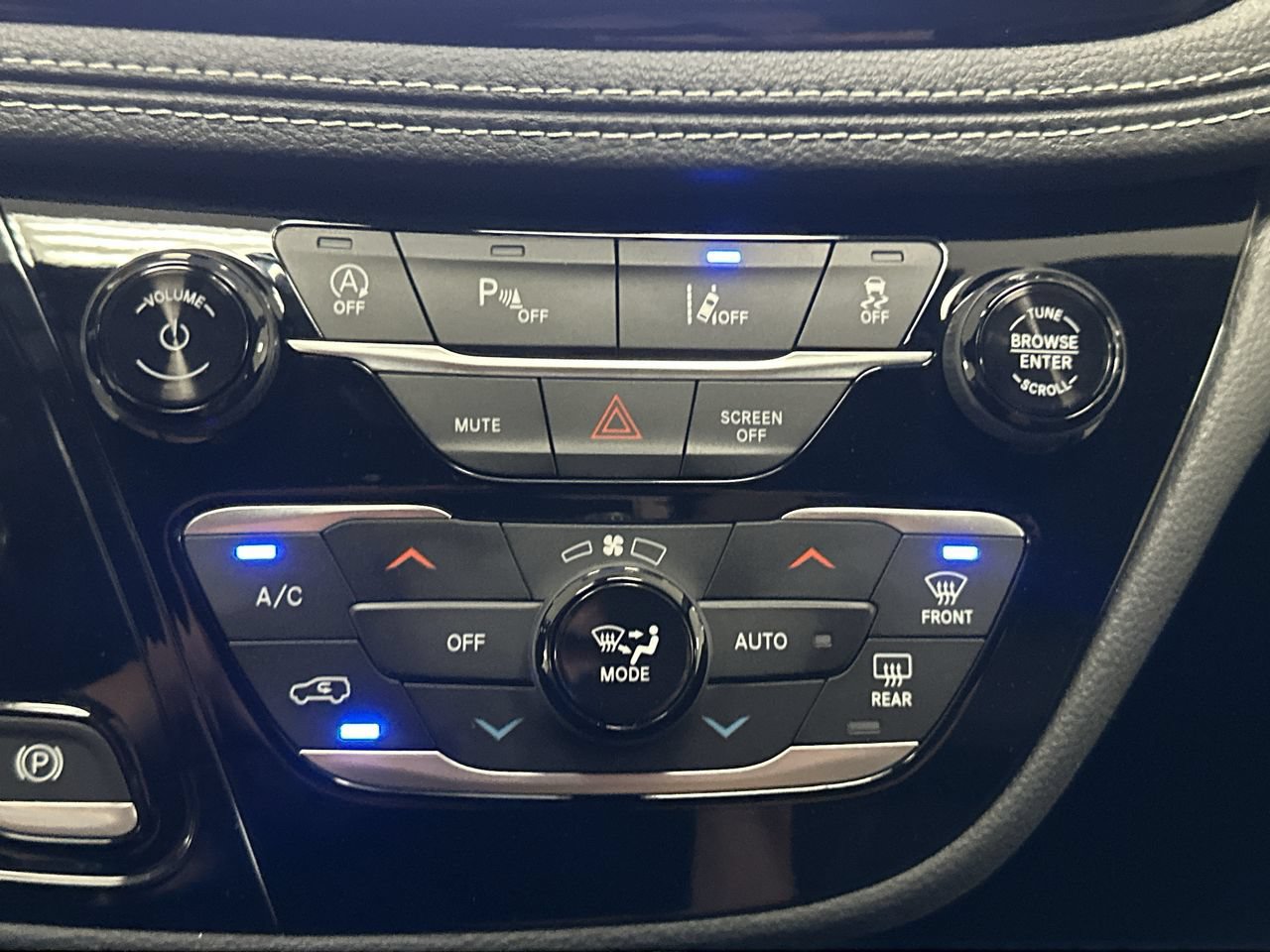 Used 2026 Chrysler Pacifica Select AWD/4WD image 41