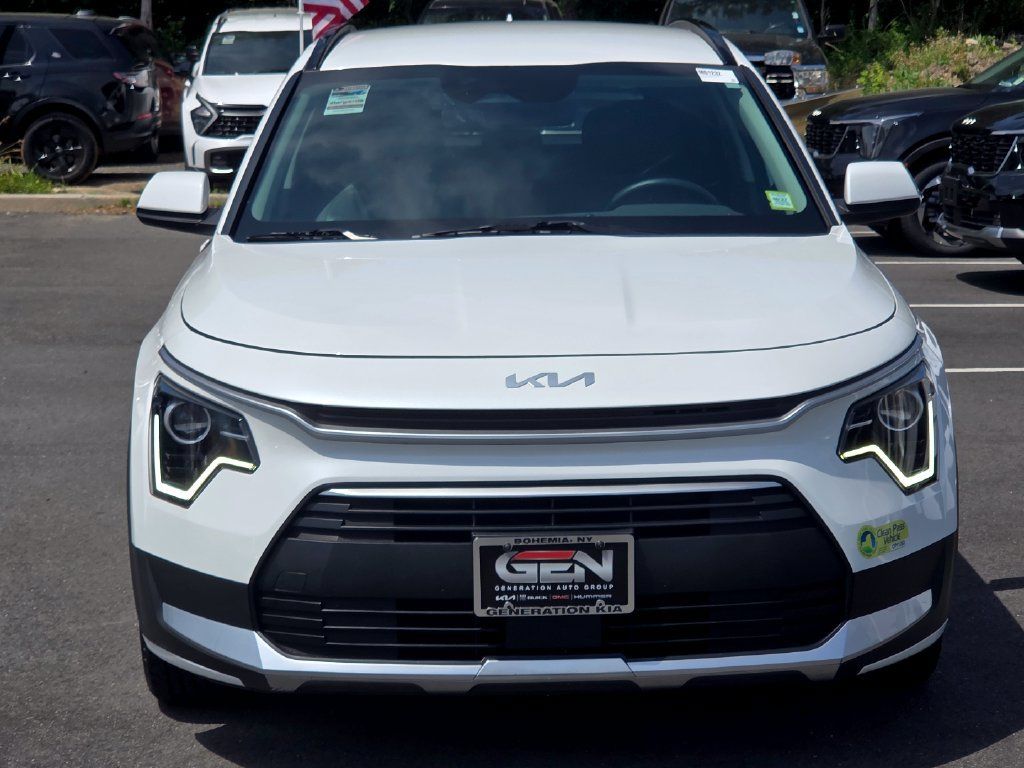Used 2023 Kia Niro EX w/ EX Cold Weather Package FWD image 2