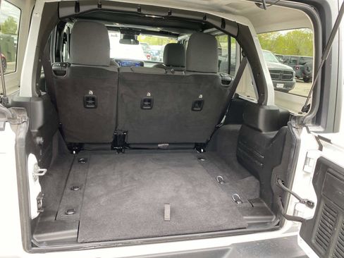 Certified 2025 Jeep Wrangler Unlimited Sport AWD/4WD image 8