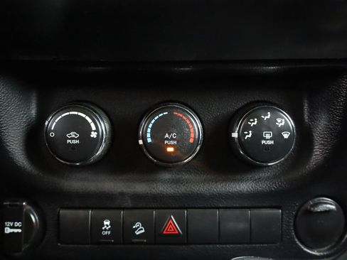 Used 2013 Jeep Wrangler Sport AWD/4WD image 29