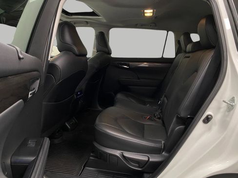 Used 2021 Toyota Highlander Limited image 32