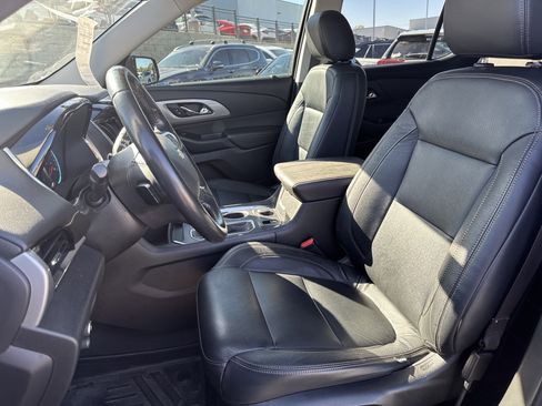 Used 2020 Chevrolet Traverse LT image 25