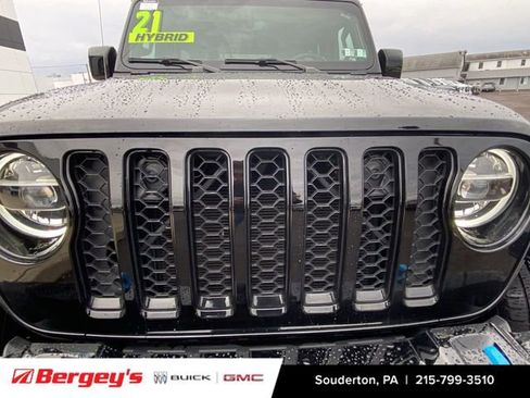 Used 2021 Jeep Wrangler Unlimited Sahara image 34