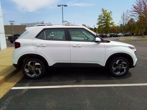 New 2025 Hyundai Venue SEL image 8