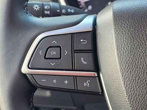 Used 2022 Toyota Highlander XLE AWD/4WD image 17