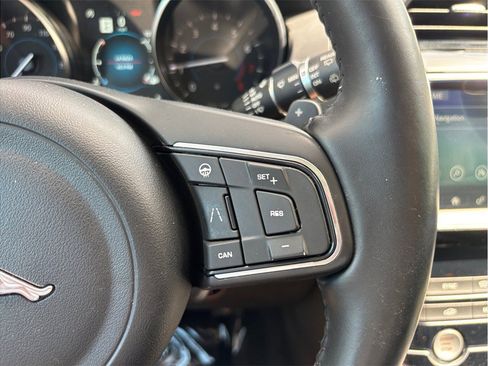 Used 2020 Jaguar F-PACE Premium AWD/4WD image 29