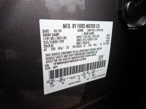 Used 2024 Ford Explorer XLT w/ Equipment Group 202A AWD/4WD image 24