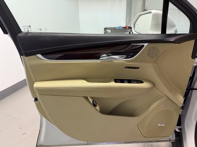 Used 2017 Cadillac XT5 Luxury w/ Driver Awareness Package FWD image 11