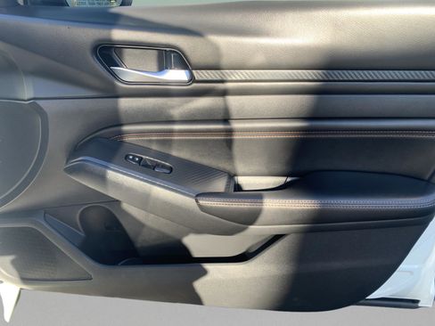 Used 2021 Nissan Altima 2.5 SR w/ SR Premium Package image 44