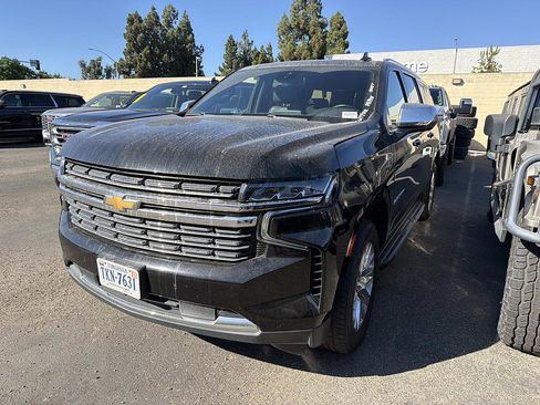 Used 2024 Chevrolet Suburban Premier AWD/4WD image 3