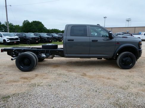 New 2026 RAM 4500 Tradesman AWD/4WD image 4