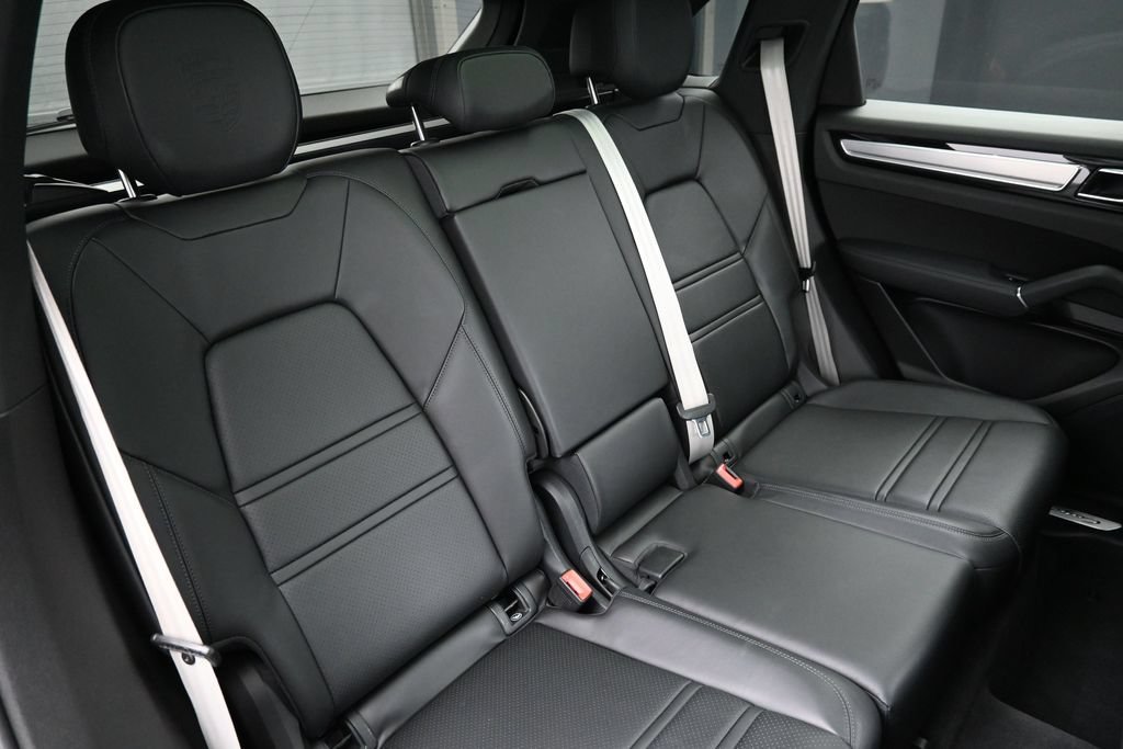Certified 2023 Porsche Cayenne Platinum Edition AWD/4WD image 29
