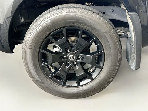 Used 2020 Nissan Frontier SV w/ Midnight Edition Floor Mats AWD/4WD image 11