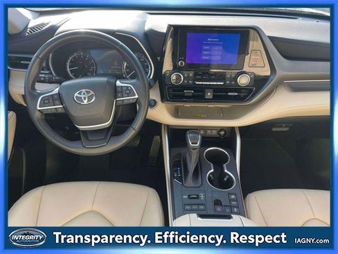 Certified 2023 Toyota Highlander XLE image 13