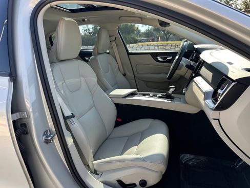 Used 2020 Volvo S60 T5 Momentum w/ Protection Package image 7