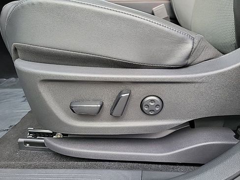 Used 2023 Nissan Ariya FWD image 12