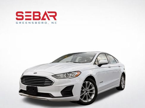 Used 2019 Ford Fusion SE FWD image 1