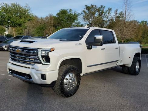 Used 2024 Chevrolet Silverado 3500 High Country w/ High Country Premium Package image 2