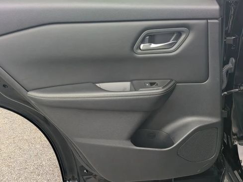 Certified 2024 Nissan Rogue SV FWD image 18