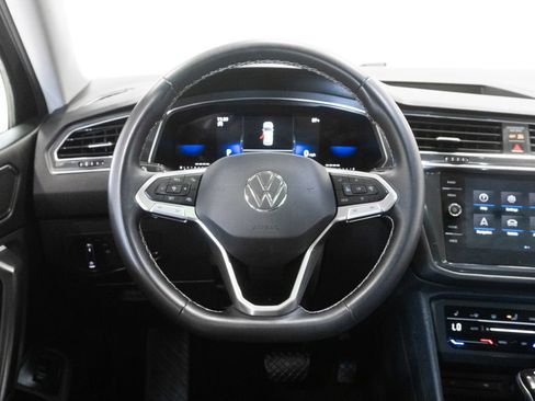 Used 2023 Volkswagen Tiguan SE w/ Panoramic Sunroof Package FWD image 16