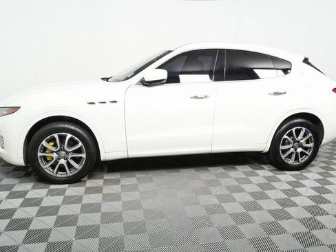 Used 2017 Maserati Levante w/ Luxury Package AWD/4WD image 33