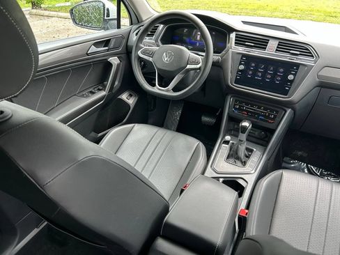 Used 2023 Volkswagen Tiguan SE FWD image 9