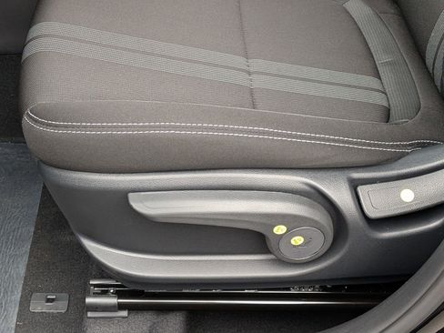 New 2025 Hyundai Venue SEL image 18