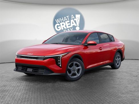 New 2025 Kia K4 LXS image 1