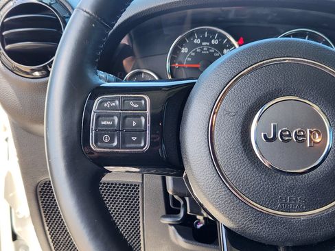 Used 2014 Jeep Wrangler Unlimited Sahara AWD/4WD image 15
