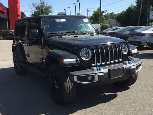 Used 2023 Jeep Wrangler Unlimited Sahara w/ Cold Weather Group AWD/4WD image 1