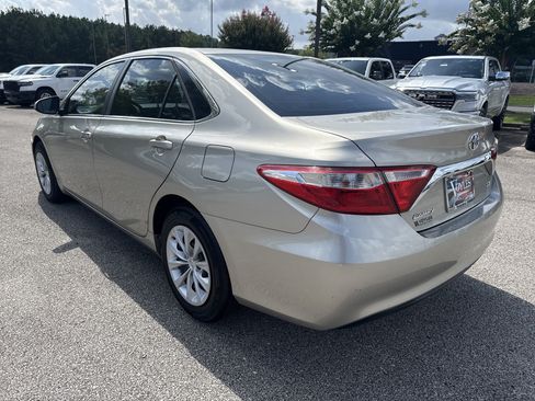 Used 2015 Toyota Camry LE FWD image 5