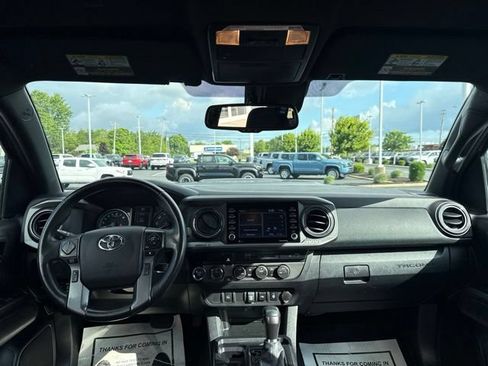 Used 2022 Toyota Tacoma TRD Sport AWD/4WD image 11