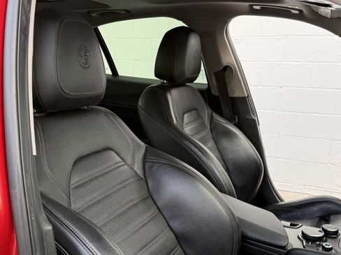 Used 2017 Alfa Romeo Giulia Ti w/ TI 19" Sport Package image 31