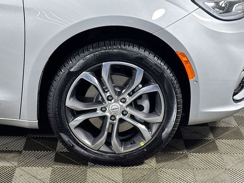 New 2026 Chrysler Pacifica Pinnacle image 23