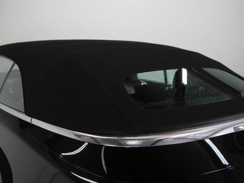 Used 2019 Rolls-Royce Dawn RWD image 23