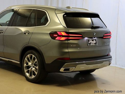 New 2026 BMW X5 xDrive50e w/ Climate Comfort Package AWD/4WD image 8