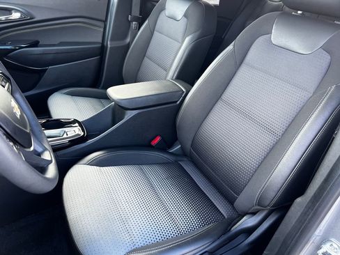 Used 2025 Chevrolet Trax LT image 10