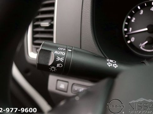 Used 2022 Nissan Frontier SV w/ Technology Package image 24