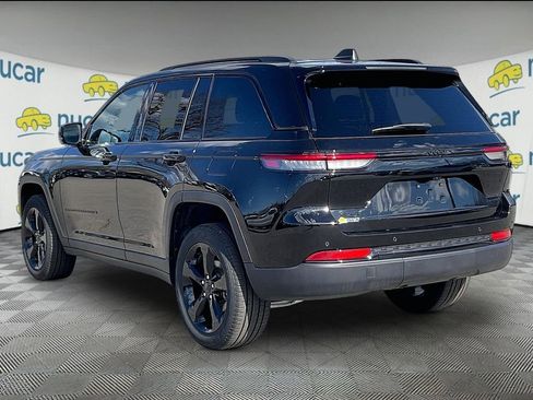 Used 2025 Jeep Grand Cherokee Limited w/ Black Appearance Package AWD/4WD image 4