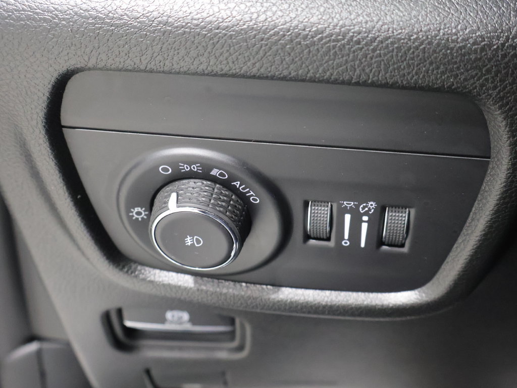 Used 2023 Jeep Grand Cherokee L Limited AWD/4WD image 31