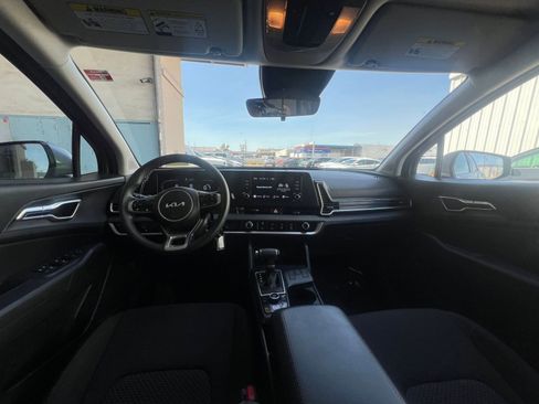 Used 2025 Kia Sportage LX image 33